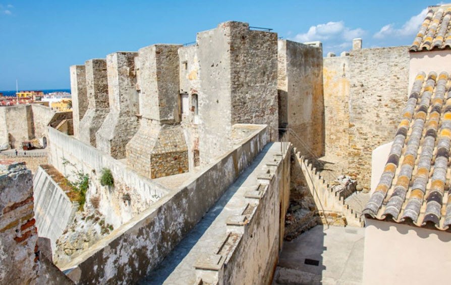 Castillo de Guzman el Bueno, Spain
